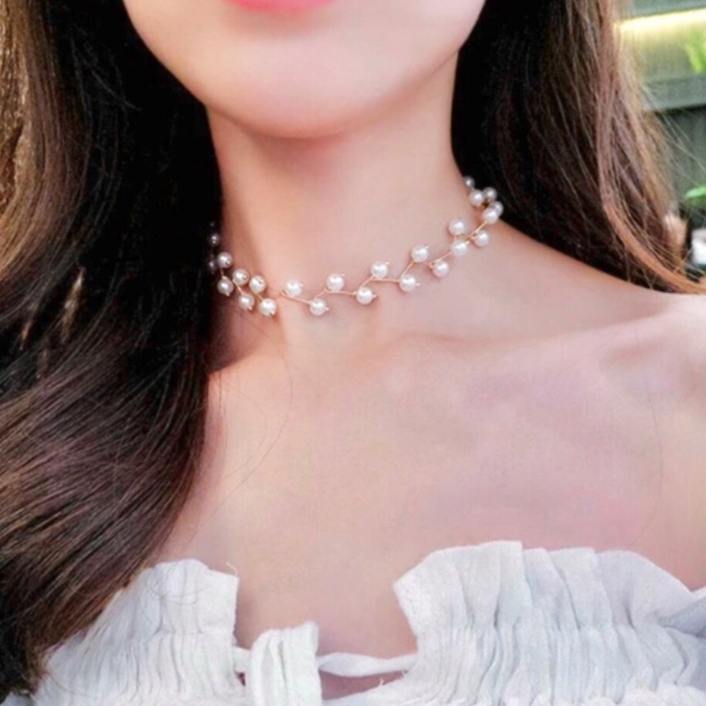 Faux Pearl Choker - Picture 2 of 6